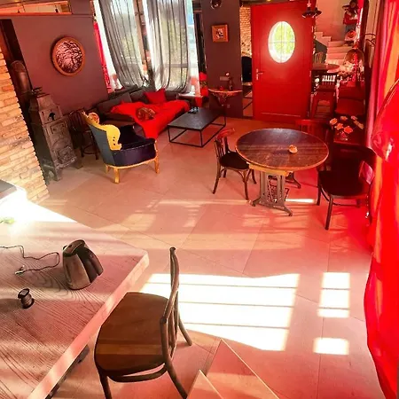 Matilda's Lovely 2-bedroom House Вілла