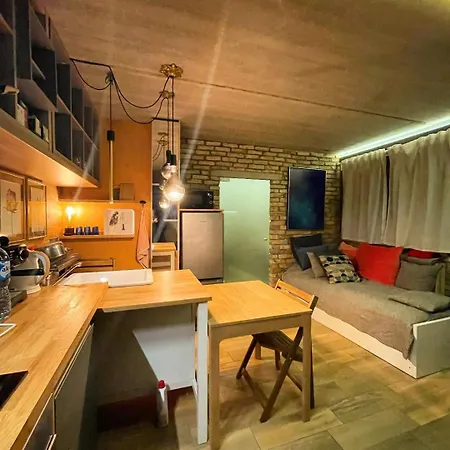 Вілла Matilda's Lovely 2-bedroom House