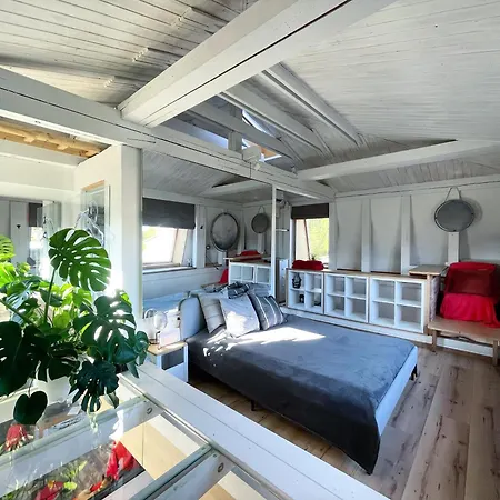 Вілла Matilda's Lovely 2-bedroom House *