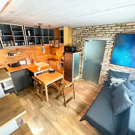 Вілла Matilda's Lovely 2-bedroom House Вільнюс